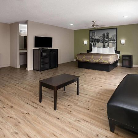 Super 8 By Wyndham Richmond Midlothian Turnpike Hotell Exteriör bild