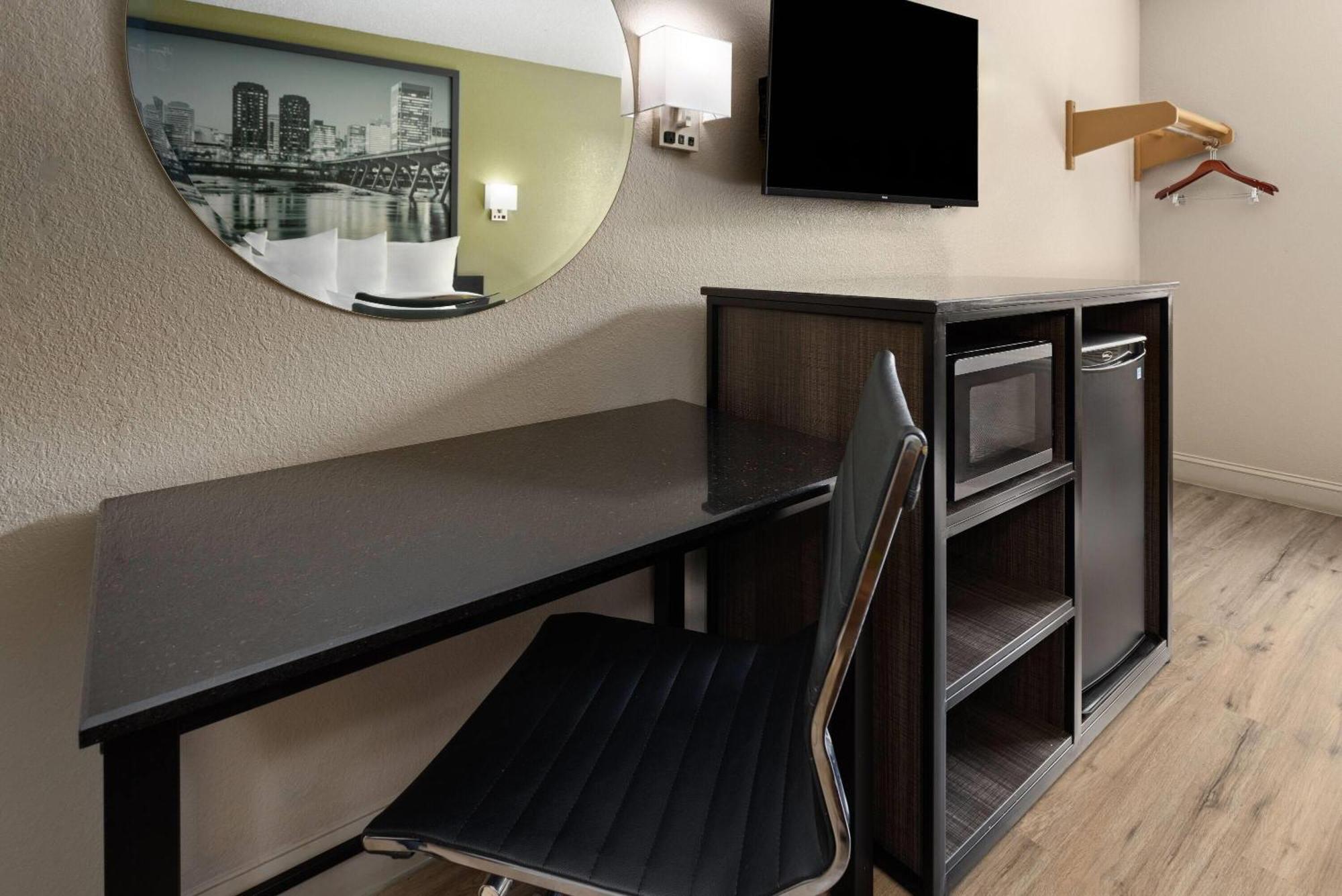 Super 8 By Wyndham Richmond Midlothian Turnpike Hotell Exteriör bild